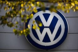 Заради спора с доставчици на Volkswagen над 25 000 работници и производството в шест завода на компанията бяха засегнати от прекъсвания на работата