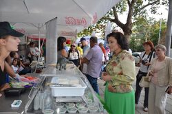 Участие вземат производители на плодове и зеленчуци, кисело мляко, сирене и кашкавал от краве, овче, биволско и козе мляко, биопродукти, хляб с квас, пчелен мед и още други местни храни