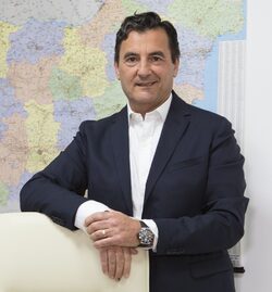 Той поема поста от Хуан Карлос Пералехо, който от 1 октомври 2016 г. ще заеме позицията глобален лидер за стратегическата марка на "Нестле" в шоколадовия бизнес KIT KAT във Веве, Швейцария.