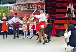 Във фестивалните дни ще се включат производители, занаятчии и изпълнители от България, Сърбия и Македония