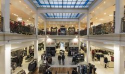 Европейските "храмове на лукса" вълнуват купувачите, така както и моловете не биха могли, пише ДПА