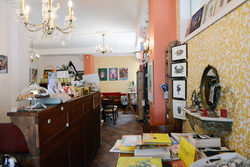 Кафенето в центъра на София с добри книги и цял етаж детски кът