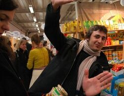 Нелоялните търговски практики, които противоречат на изискването за добросъвестност и същевременно променят поведението на купувачите, се забраняват. Това реши Народното събрание, като прие окончателно промените в Закона за защита на потребителите.
