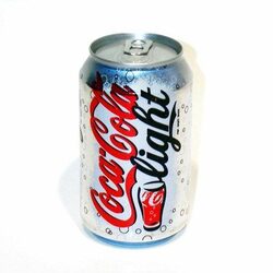 Coca Cola Enterprises Inc., която е основният дистрибутор на продукцията на Coca-Cola Co., отчете спад на печалбата си през второто тримесечие с 20 на сто, предаде Reuters. Това се дължи на слабото търсене на газирани напитки в САЩ и на повишените цени на алуминия, който се използва за производството на кутийките Coca Cola. 