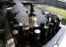 Британската пивоварна "Милър" (SABMiller) и американският й конкурент "Куърс" (Molson Coors) ще слеят своя бизнес в САЩ, създавайки нов лидер на американския бирен пазар, предаде Асошиейтед прес. Новата компания ще се нареди близко зад сегашния лидер "Анхойзер Буш" (Anheuser-Busch).