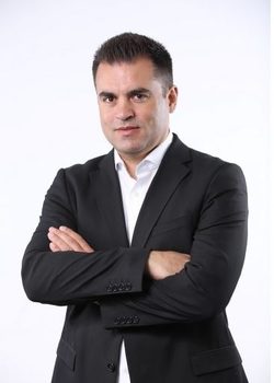 От ноември 2016 досега той е бил финансов мениджър на "Нестле България"