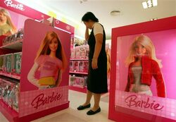 Американската компания за производство на детски играчки Mattel ще изтегли още 55 500 играчки от пазарите в САЩ, Канада, Великобритания и Ейре, съобщава Еcon.bg, позовавайки се на информация на CNNMoney.com. 