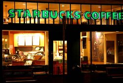 Най-голямата верига за кафе заведения "Старбъкс" (Starbucks) влиза в България и ще отвори първите си обекти през следващата година. Това става ясно от обява на веригата, която вече набира екип в България.