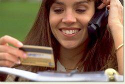Специални награди очакват картодържателите на кредитните карти American Express и златна American Express на Пощенска банка при покупки в периода от 10 ноември 2007 г. до 15 януари 2008 г., направени в търговските обекти в страната и чужбина, включително и по интернет, съобщиха от банката.