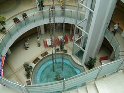 Инвестиционният фонд European Convergence Property Company (ECPC), който притежава Central Mall във Велико Търново, обяви в съобщение до Лондонската борса, че проучва офертите на потенциални купувачи, интересуващи се да придобият търговския център, съобщава  Investor.bg.