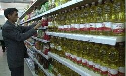 Цената на бутилка олио в различните градове на страната варира от 2.80 до 4.00 лева. Това показва проверка, направена от bTV. В София бутилката вече достига 4.10 лева. На същата цена олиото се продава и в Благоевград.