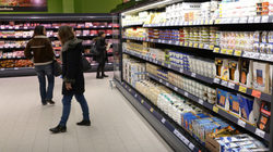 България смята, че е спазила правилата, но има един месец да убеди и еврокомисията. Ще се променят правилата за млечни изделия от българско мляко