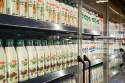 КЗК разреши на "Тирбул" да придобие "Обединена млечна компания", с което два от основните играчи на пазара се сливат