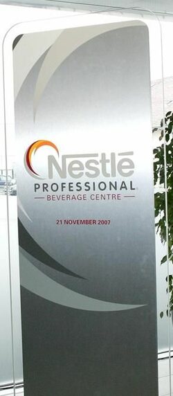 "Нестле" трансформира своя стратегически бизнес отдел за хранителни услуги в "Nestle Professional" -независимо, самоуправляващо се комерсиално звено, посветено на продуктите и решенията, предлагани на пазара за незабавна консумация вън от дома, съобщиха от компанията. 