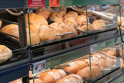 85% от тях са от български доставчици, като най-търсен е хляб "Добруджа"