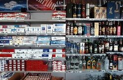 Министерствата на вътрешните работи и на финансите ще затегнат контрола върху търговията с акцизни стоки, пише в. "Пари".