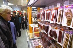 Хранителната индустрия се очертава като един от малкото отрасли на икономиката, които не очакват сериозни сътресения от финансовата криза и последващата стагнация на световните пазари. Около това мнение се обединиха представители на хлебопроизводството, млечния, месния и винарския бранш, участници в петото издание на специализираните изложения "Булпек", "Месомания", "Интер фуд енд дринк" и "Салон на виното", което беше открито вчера в София.
