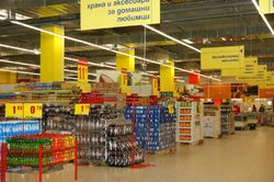 "Карфур" - Бургас, има 8000 кв. м търговска площ (13 хил. кв. м обща) и се намира в сградата на първия шопинг мол в града - "бургас Плаза", чието официално откриване изпреварва с около месец