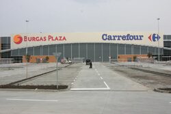 "Карфур" - Бургас, има 8000 кв. м търговска площ (13 хил. кв. м обща) и се намира в сградата на първия шопинг мол в града - "бургас Плаза", чието официално откриване изпреварва с около месец