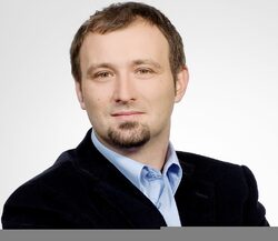 Драган Радовоевич е новият генерален мениджър на "Каменица" АД. От април 2009 г. той пое поста от предишния генерален мениджър на пивоварната - Анатолий Попов, който се завръща в Русия, за да заеме позицията търговски директор в Anheuser-Busch InBev за цялата страна.