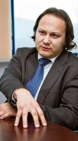 Вигинтас Шапокас заема поста генерален директор на "Максима България" през май 2009 г. Кариерата му в "Максима груп" започва през  2003 г. като мениджър стокова група.