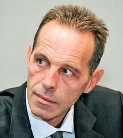 Ниските ценови равнища в България правят трудно позиционирането на собствените марки, казва управител асортимент мениджмънт и маркетинг в "Плюс България – Търговия" КД