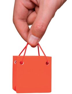 Големи ритейлъри като американските Target и Wal-Mart разширяват дейността си от края на 80-те години, като отварят магазини с размери на игрища за американски футбол.
