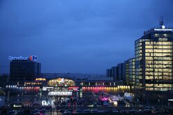 В THE MALL са представени 185 магазина, ресторанти и места за забавление.