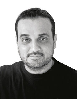 Светослав Билярски има дългогодишен опит в медиите и рекламата. Бил е копирайтър в Ogilvy@Mather, криейтив директор в Publicis и главен редактор на сп. "Мениджър". Притежава фирми в областта на услугите и води курс по Бранд Билдинг в Нов българския университет. Автор е на книгата "Франчайзинг Бизнес". През 2008 г" създава българската франчайзинг медия Franchising.bg.