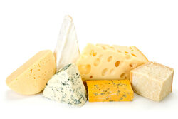 При деликатесните продукти преобладават вносните марки, предимно български са по-масовите топени и пушени сирена.